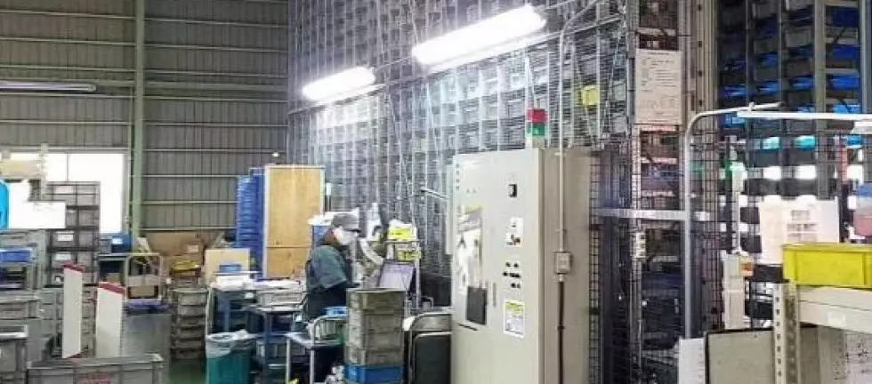 冷間鍛造加工の様子